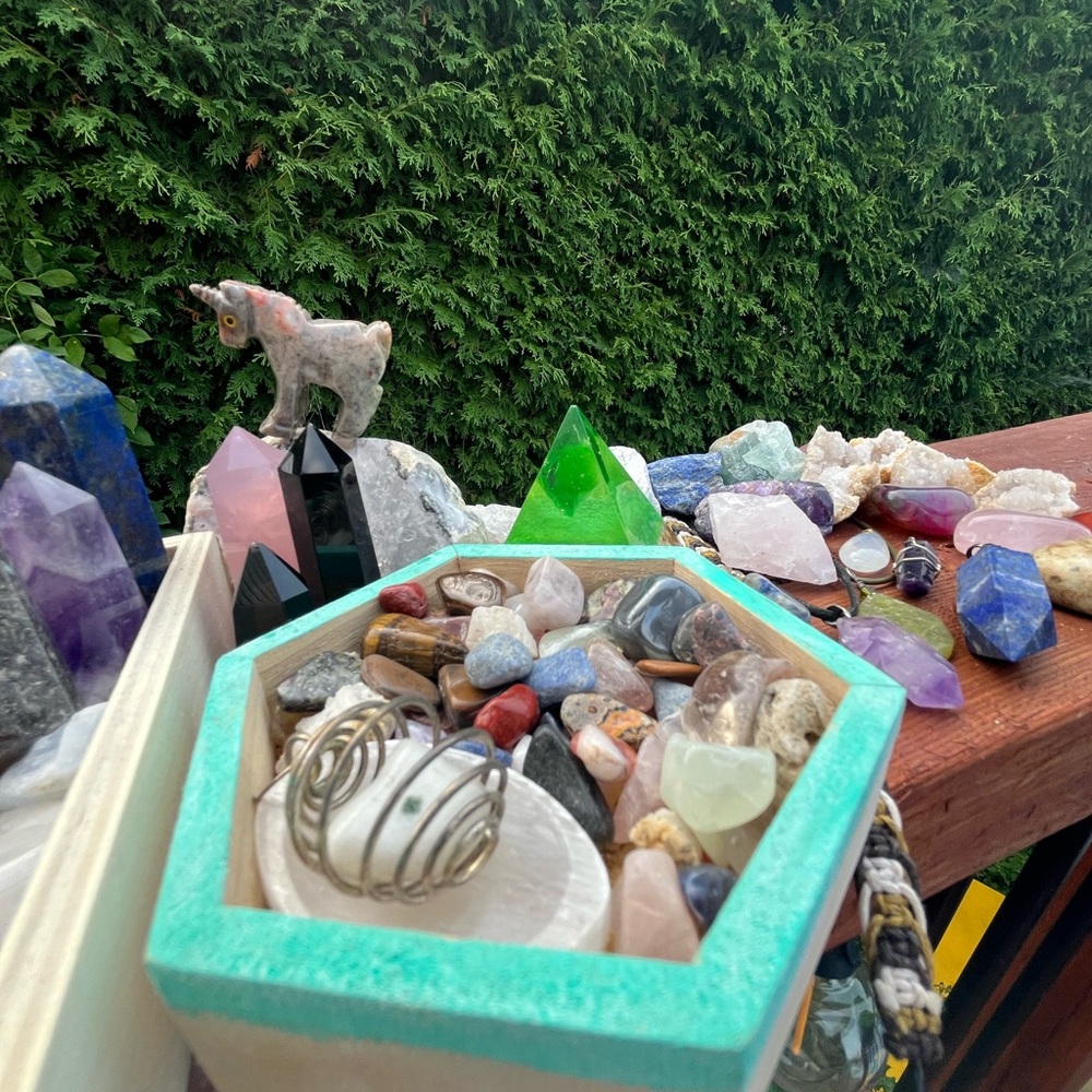 Huge crystal collection - Selenite, Amethyst, Quartz, Labradorite & more - Picture 7 of 10